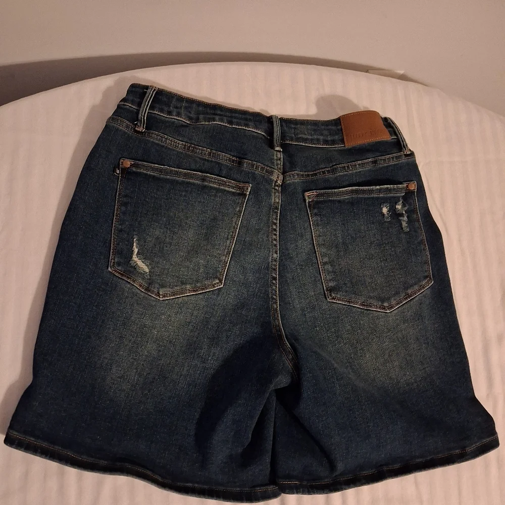 Judy Blue Medium Wash Jean Shorts - Picture 2 of 11